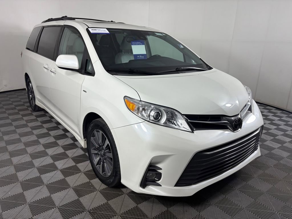 Used 2018 Toyota Sienna XLE w/ XLE Navigation Package image 1