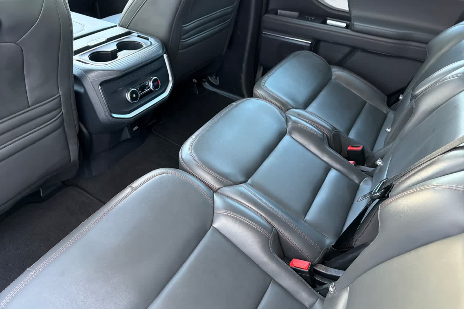 Certified 2025 Ford Expedition Active AWD/4WD image 4