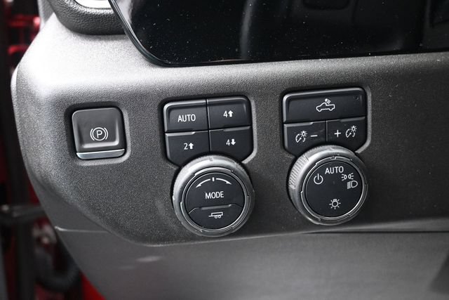 Used 2023 Chevrolet Silverado 1500 LT AWD/4WD image 9