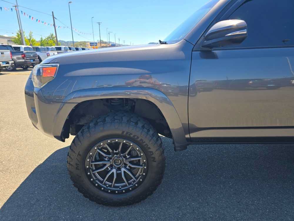 Used 2019 Toyota 4Runner SR5 Premium AWD/4WD image 18