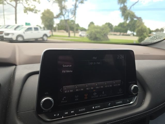 Used 2023 Nissan Rogue SV FWD image 13