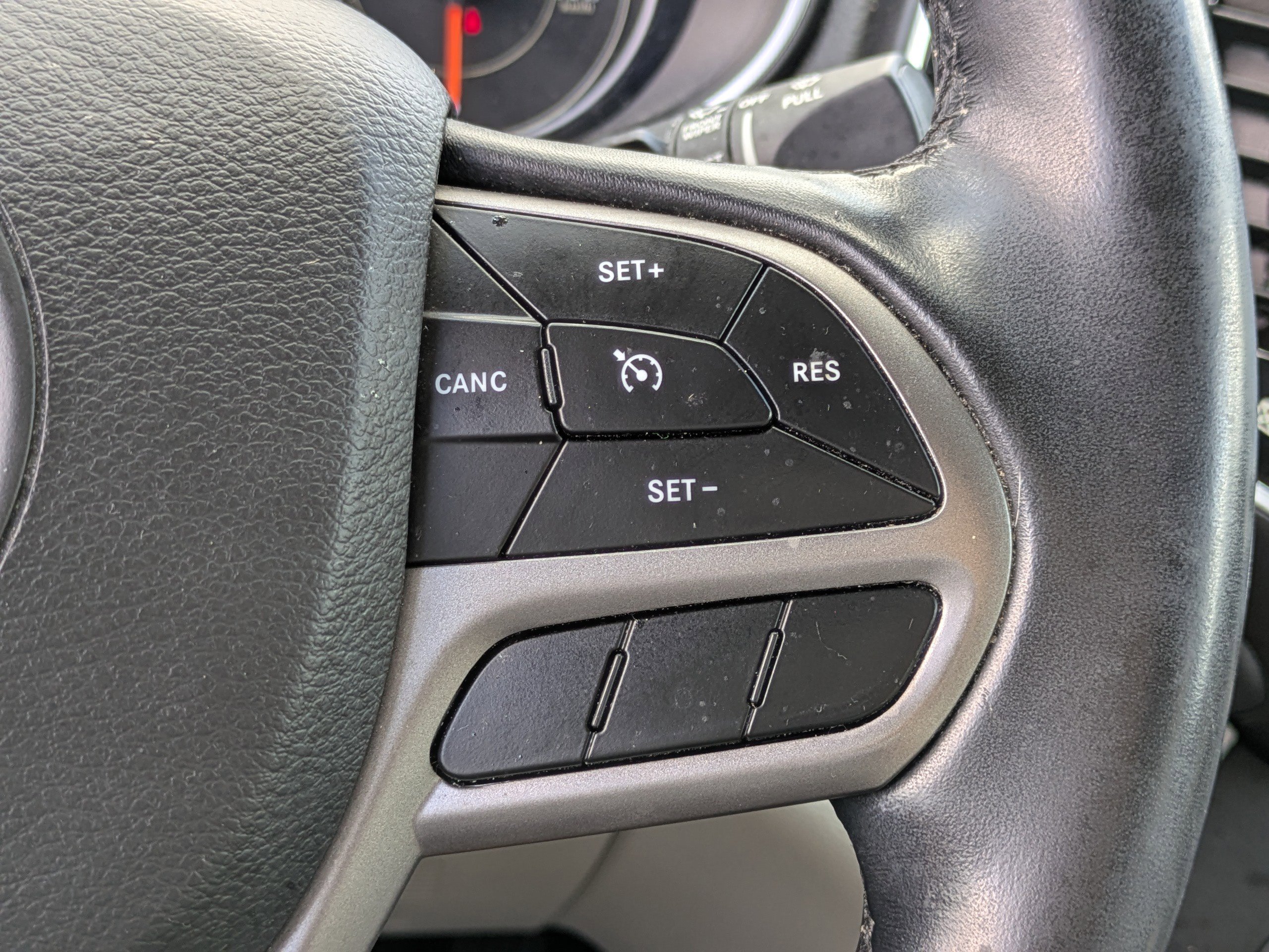 Used 2020 Jeep Cherokee Limited image 23