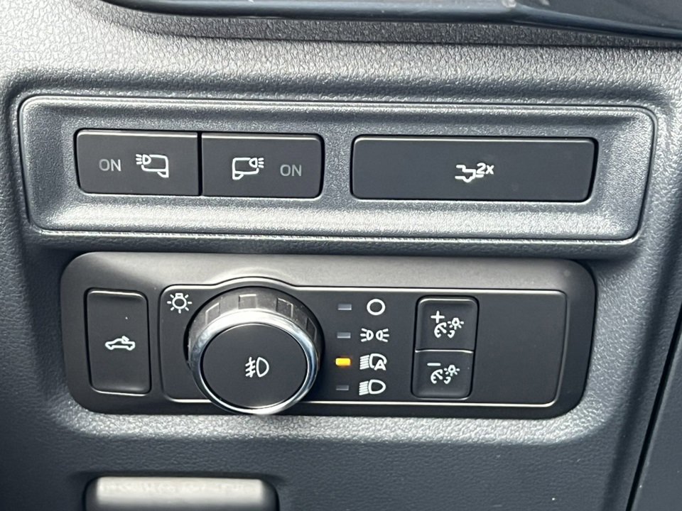 Certified 2022 Ford F150 XLT w/ Equipment Group 302A High image 25