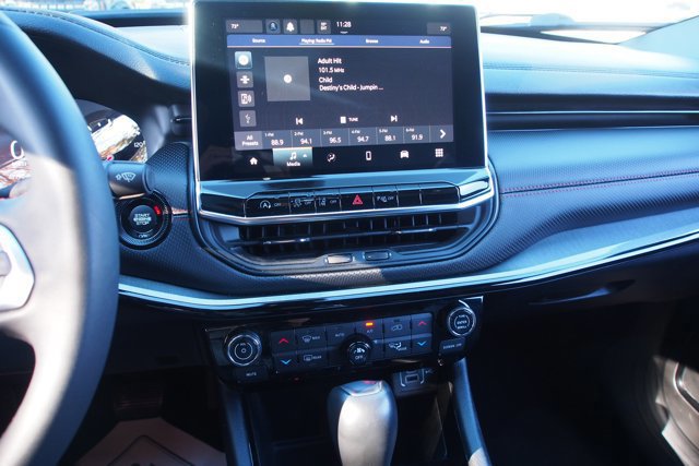 Used 2023 Jeep Compass Trailhawk image 25