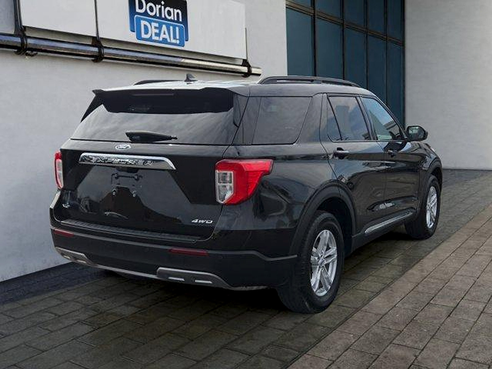 Certified 2023 Ford Explorer XLT w/ Equipment Group 202A AWD/4WD image 3