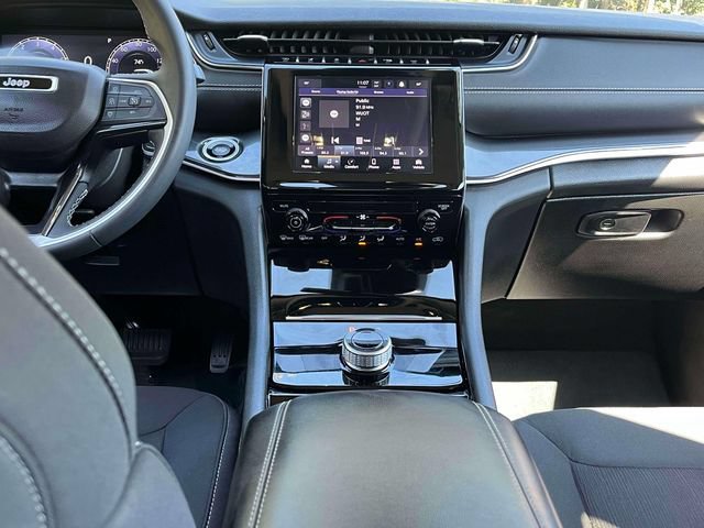 Used 2023 Jeep Grand Cherokee L Laredo w/ Trailer Tow Group (B) AWD/4WD image 15