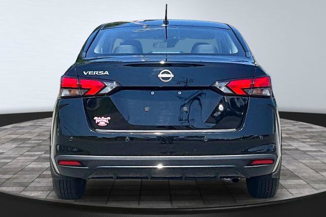 Used 2023 Nissan Versa S FWD image 4