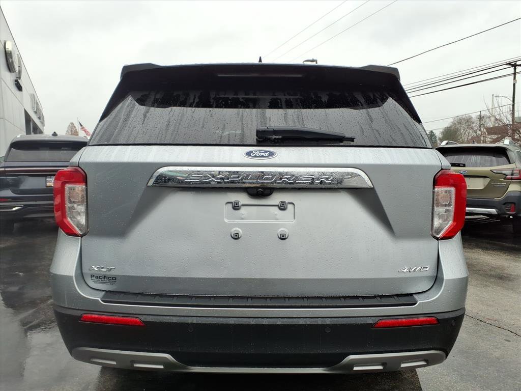 Certified 2022 Ford Explorer XLT w/ Equipment Group 202A image 4