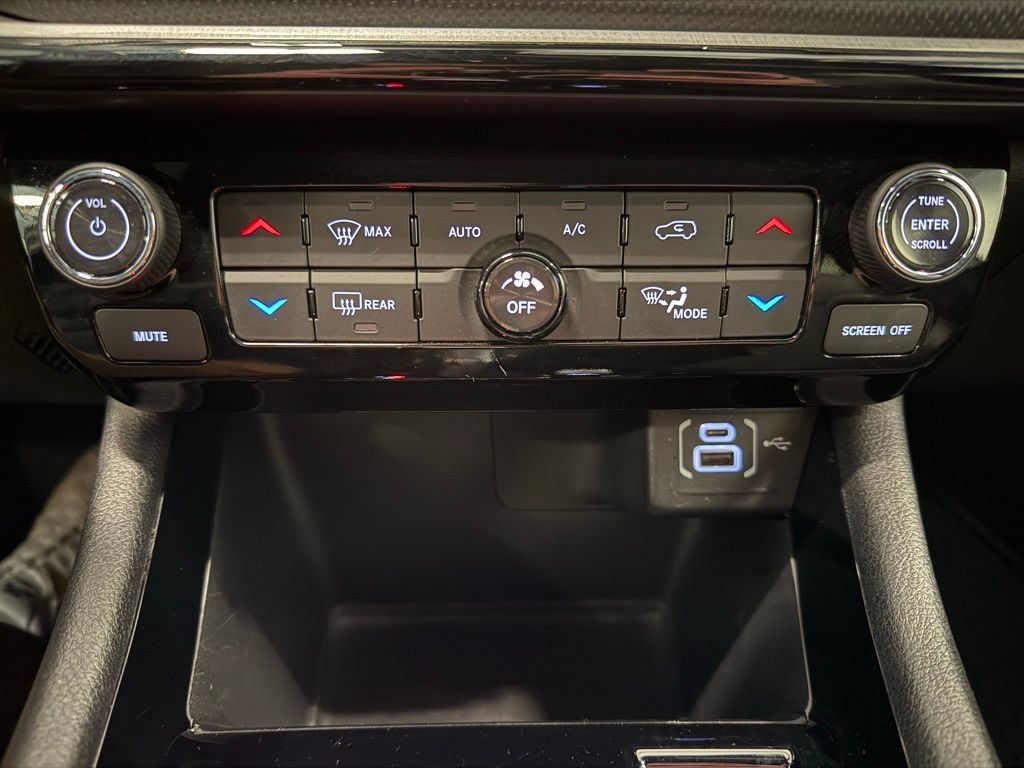 Used 2024 Jeep Compass Trailhawk AWD/4WD image 19