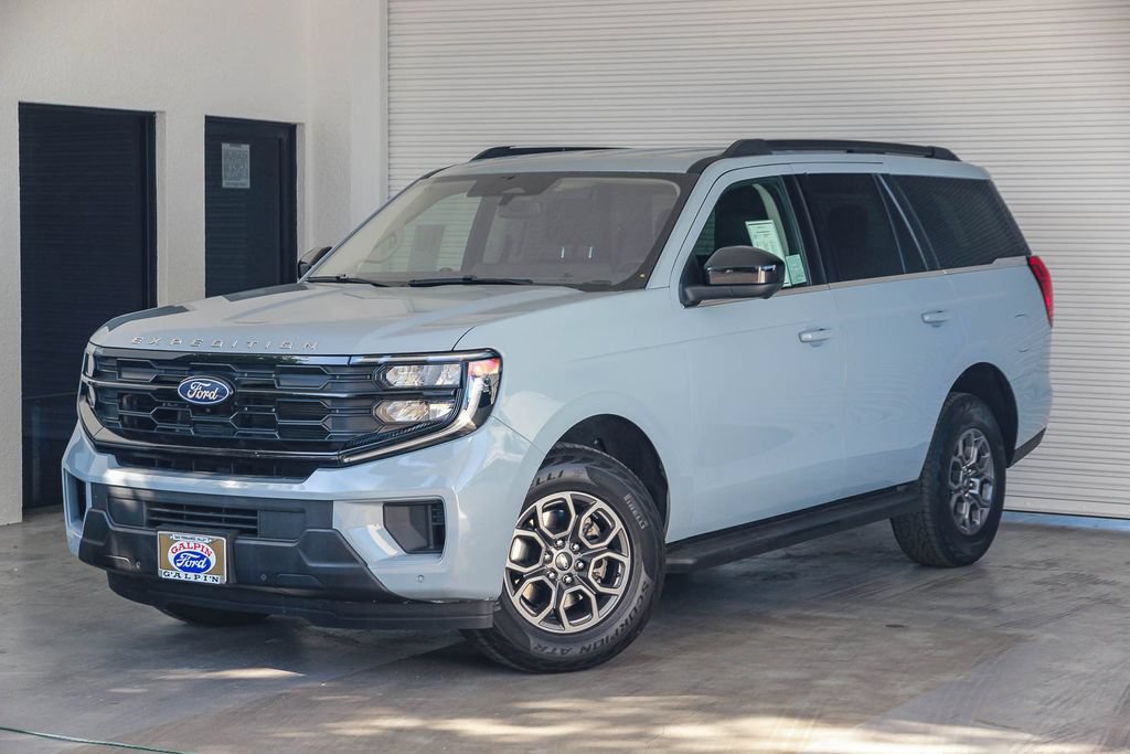 Certified 2025 Ford Expedition Active RWD image 1