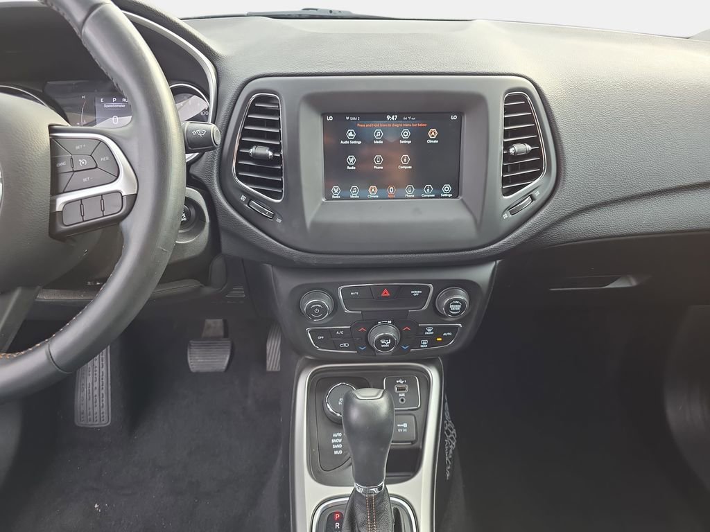 Used 2019 Jeep Compass Latitude AWD/4WD image 17