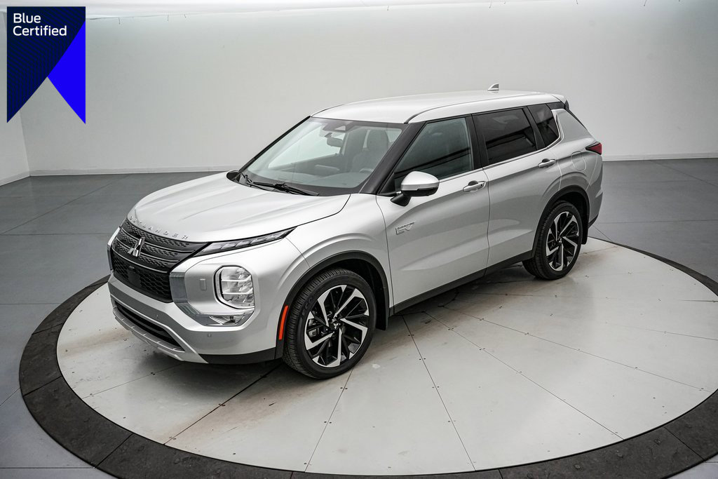 Used 2024 Mitsubishi Outlander SE image 1