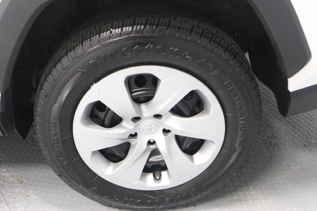 Used 2022 Toyota RAV4 LE AWD/4WD image 13