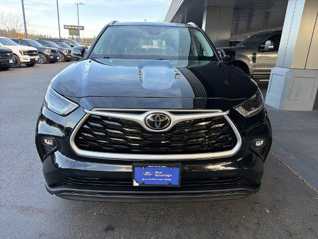 Used 2021 Toyota Highlander XLE AWD/4WD image 2