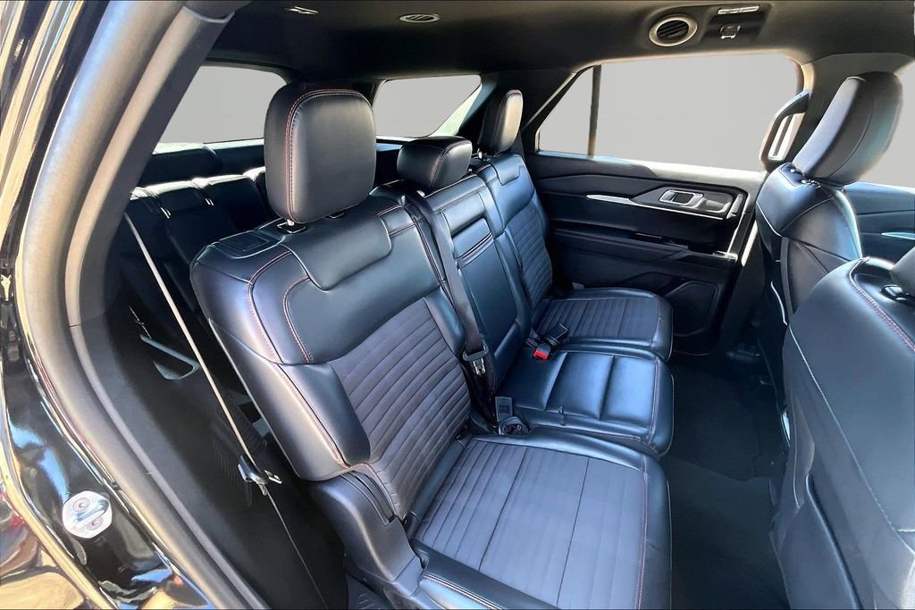 Certified 2025 Ford Explorer ST-Line w/ ST-Line Street Pack image 27
