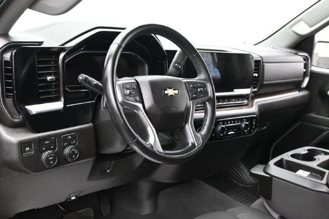 Used 2024 Chevrolet Silverado 1500 LT AWD/4WD image 16