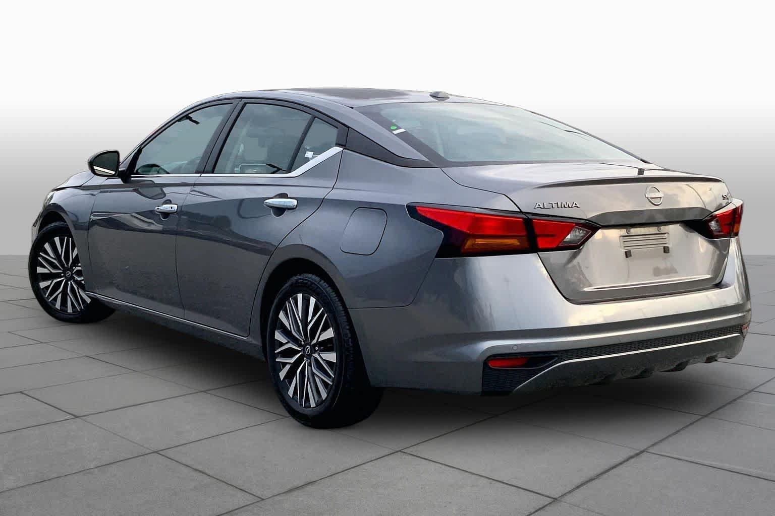 Used 2024 Nissan Altima 2.5 SV FWD image 11