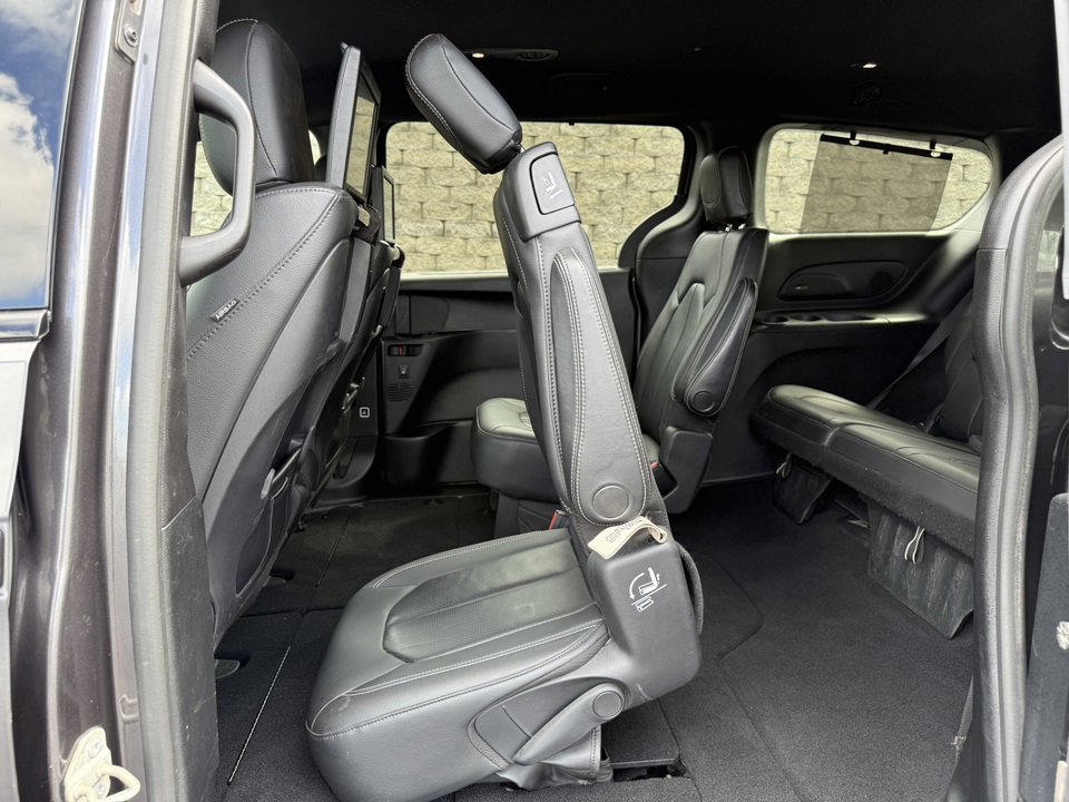 Used 2020 Chrysler Pacifica Touring-L Plus image 12