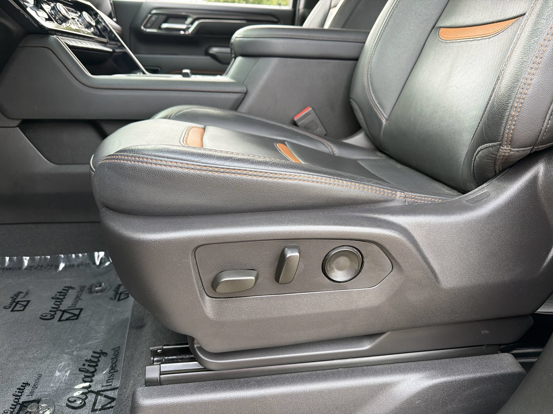 Used 2024 GMC Sierra 2500 AT4 w/ AT4 Premium Plus Package AWD/4WD image 12