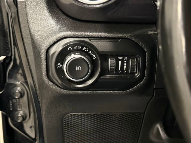 Used 2021 Jeep Wrangler Unlimited Sahara AWD/4WD image 15