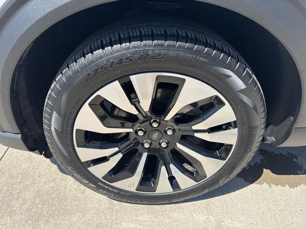 Certified 2025 Ford Explorer Platinum w/ LUX Leather Package AWD/4WD image 6