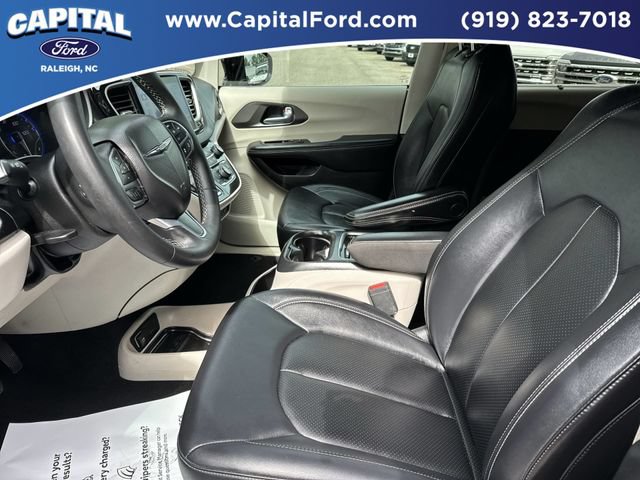 Used 2024 Chrysler Pacifica Touring-L FWD image 18