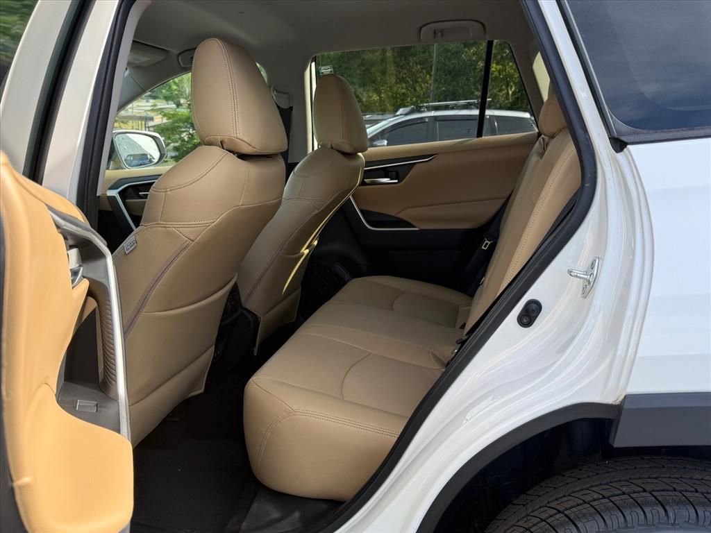 Used 2021 Toyota RAV4 XLE FWD image 13