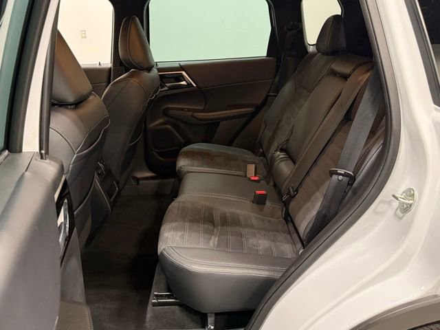 Used 2023 Mitsubishi Outlander SE Black Edition image 31