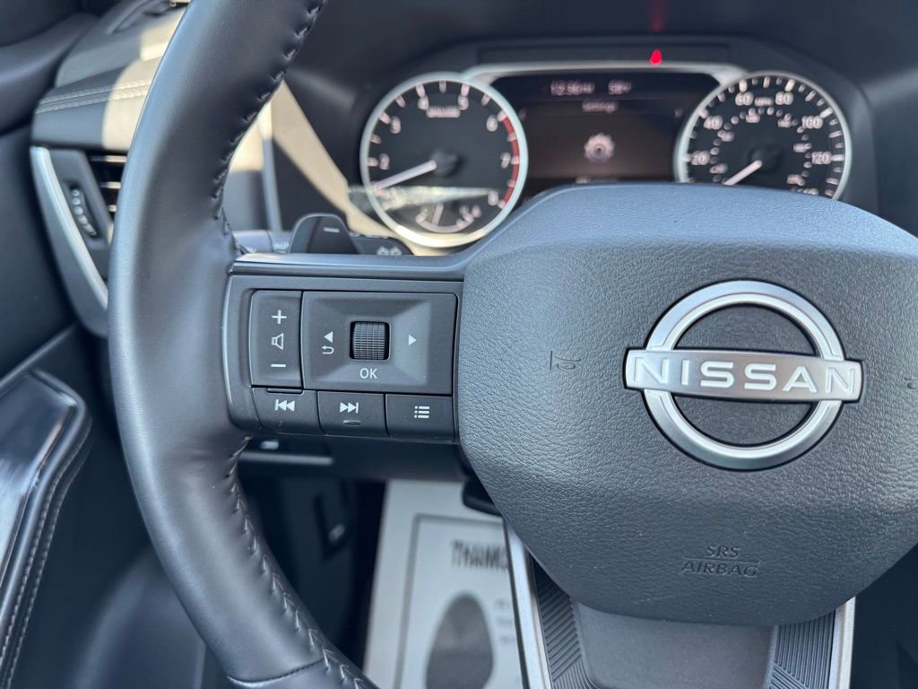 Used 2025 Nissan Rogue SV AWD/4WD image 16