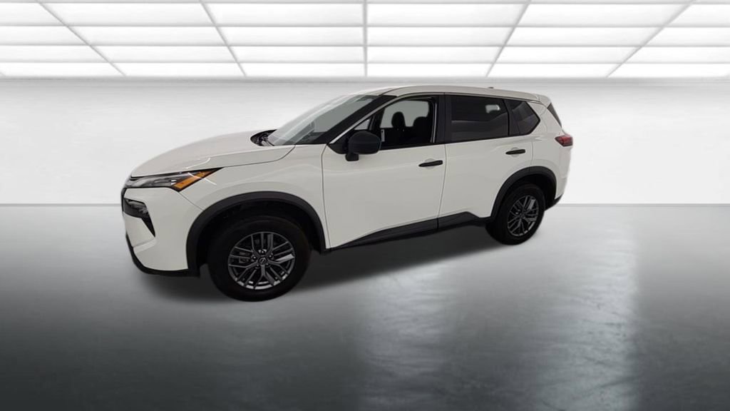 Used 2024 Nissan Rogue S AWD/4WD image 3