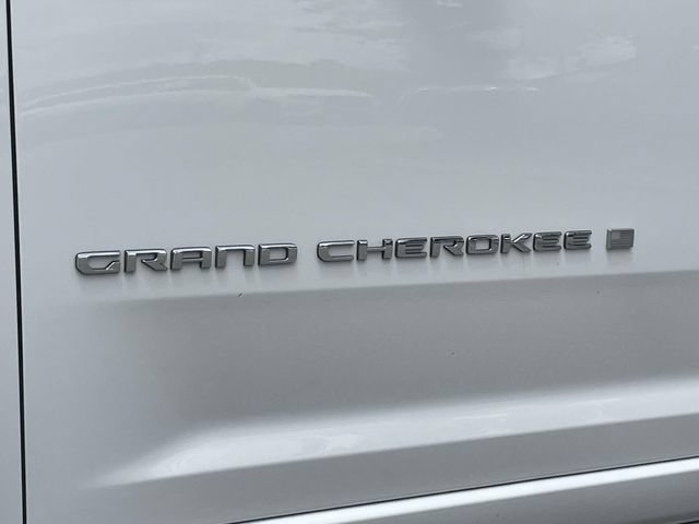Used 2023 Jeep Grand Cherokee Overland AWD/4WD image 10