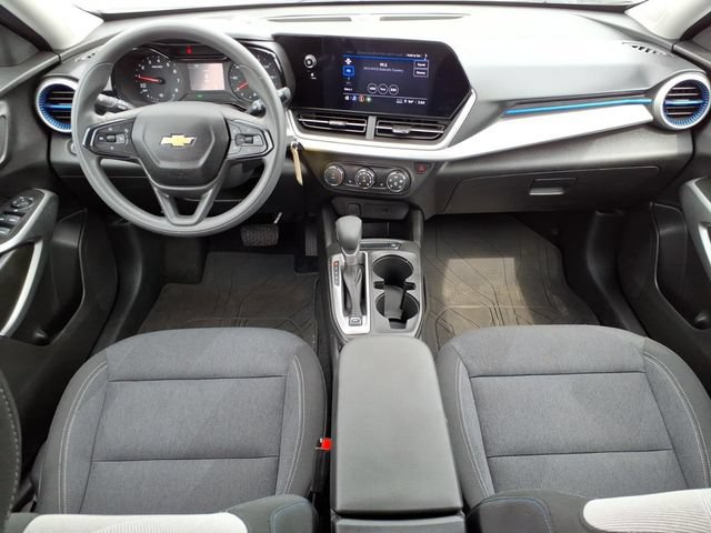 Used 2024 Chevrolet Trax LS w/ LS Convenience Package FWD image 12