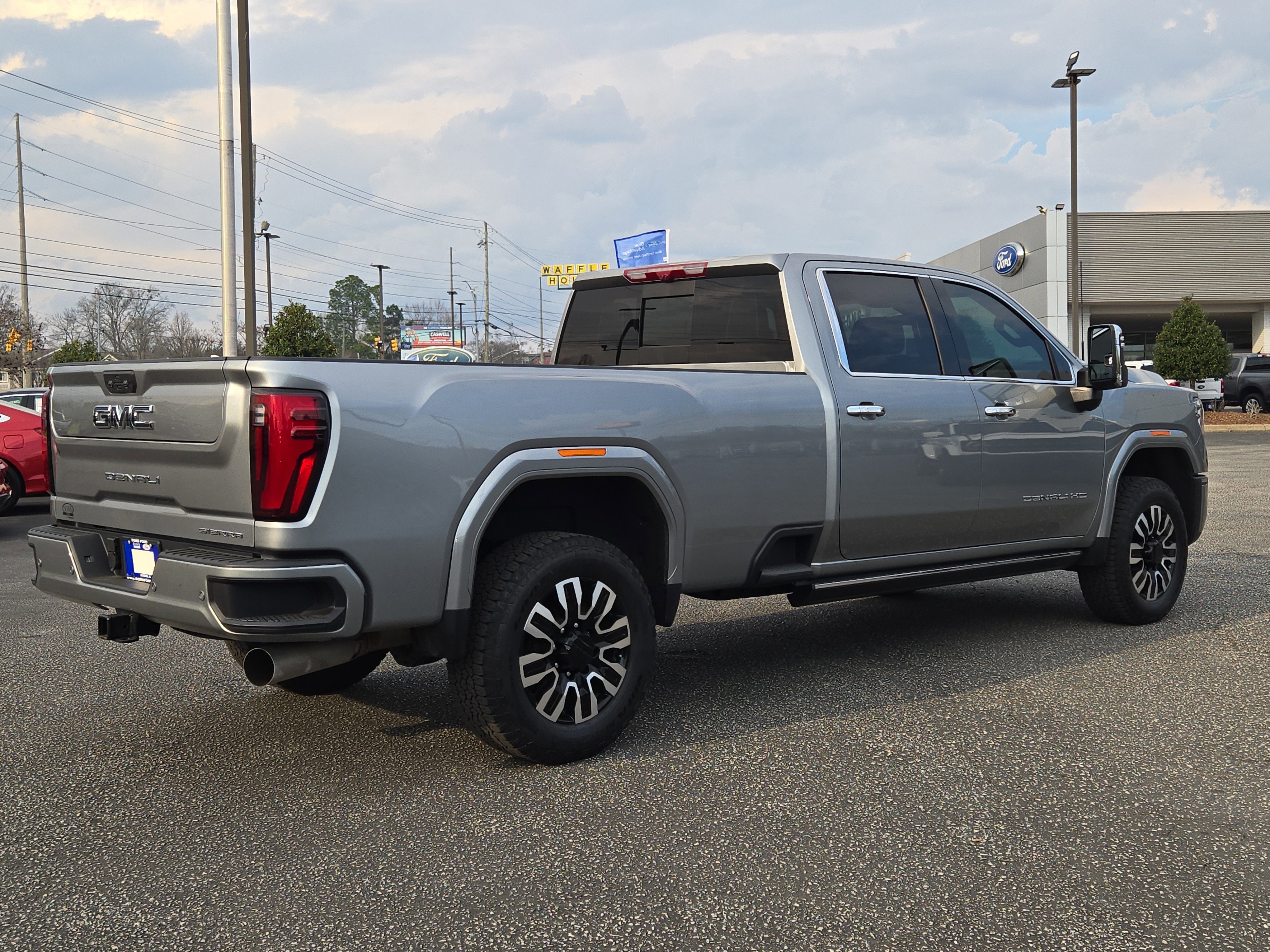 Used 2026 GMC Sierra 3500 Denali Ultimate image 4