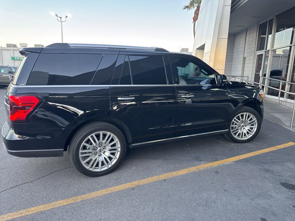 Certified 2024 Ford Expedition Limited image 3