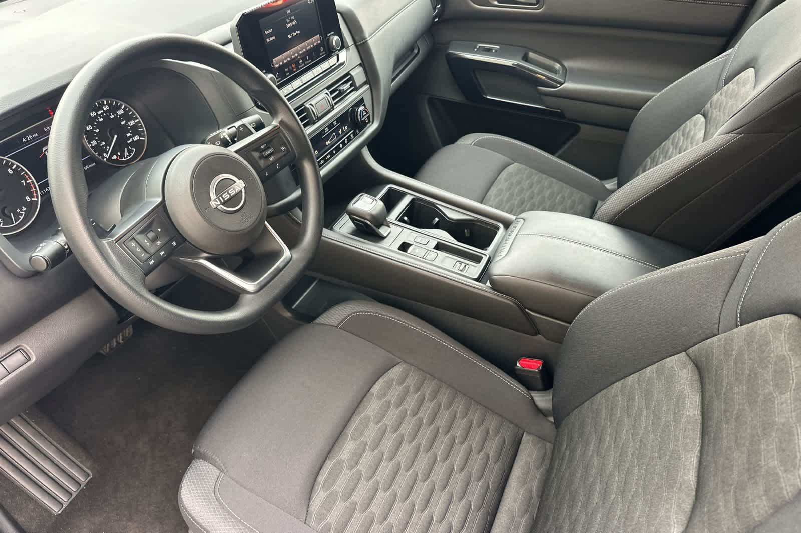 Used 2025 Nissan Pathfinder S FWD image 12