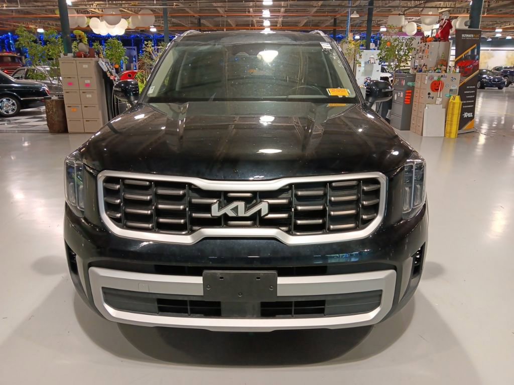 Used 2023 Kia Telluride S AWD/4WD image 3