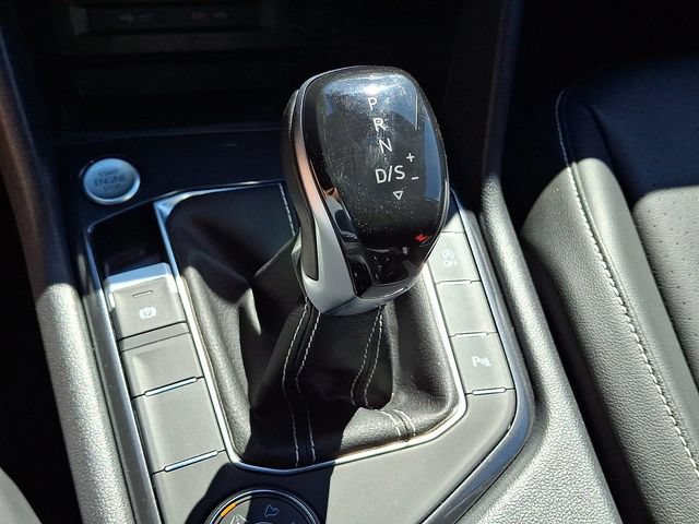 Used 2023 Volkswagen Tiguan SE R-Line AWD/4WD image 17