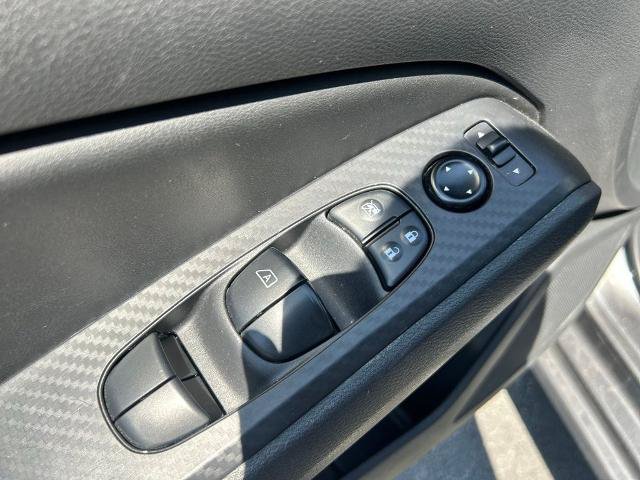 Used 2025 Nissan Altima 2.5 SV FWD image 14