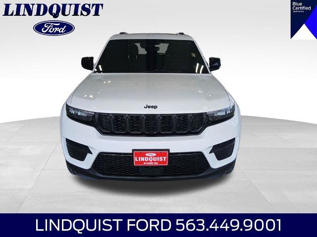 Used 2024 Jeep Grand Cherokee Altitude AWD/4WD image 8