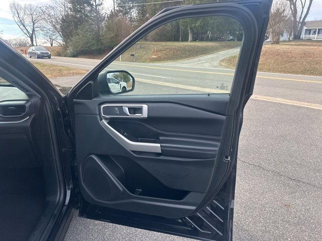 Certified 2022 Ford Explorer XLT w/ Equipment Group 202A image 16