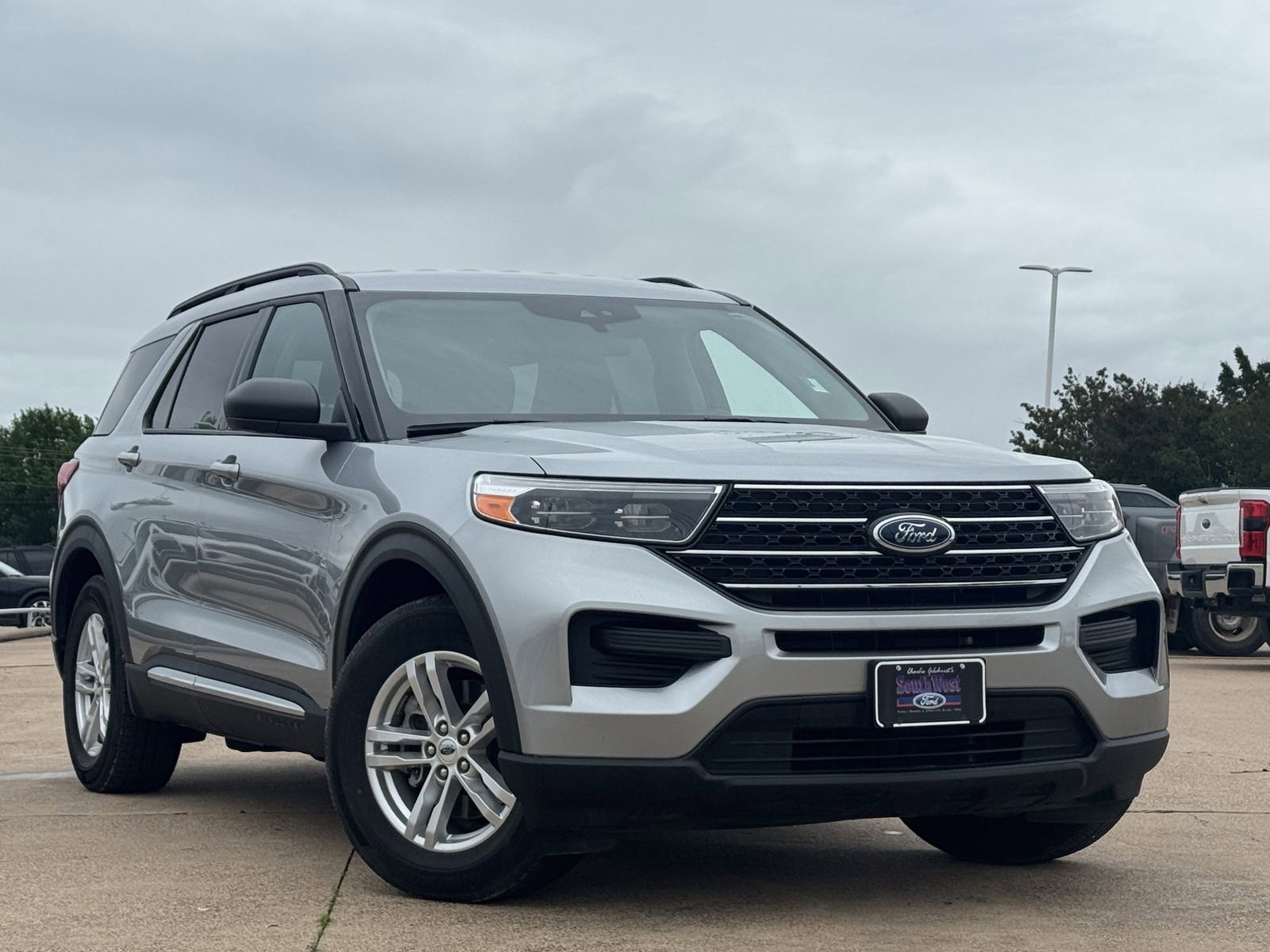 Certified 2023 Ford Explorer XLT RWD image 2
