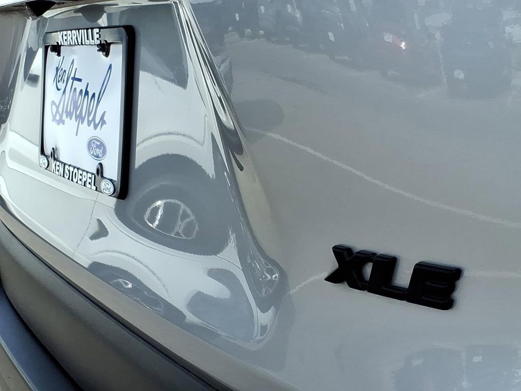 Used 2024 Toyota RAV4 XLE Premium FWD image 10