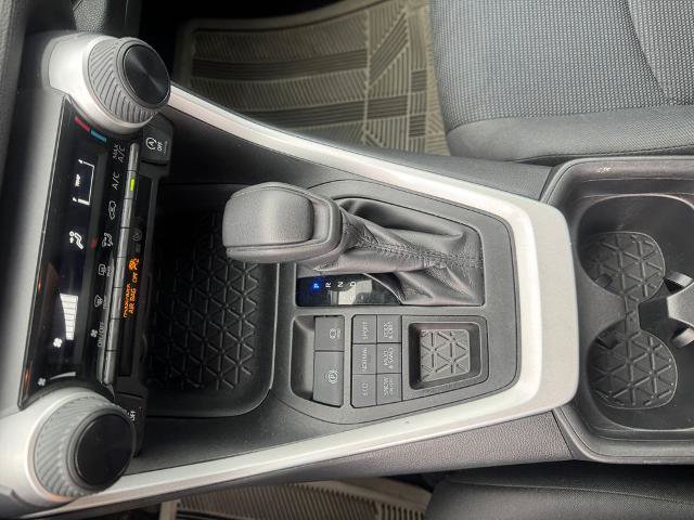 Used 2019 Toyota RAV4 LE AWD/4WD image 19