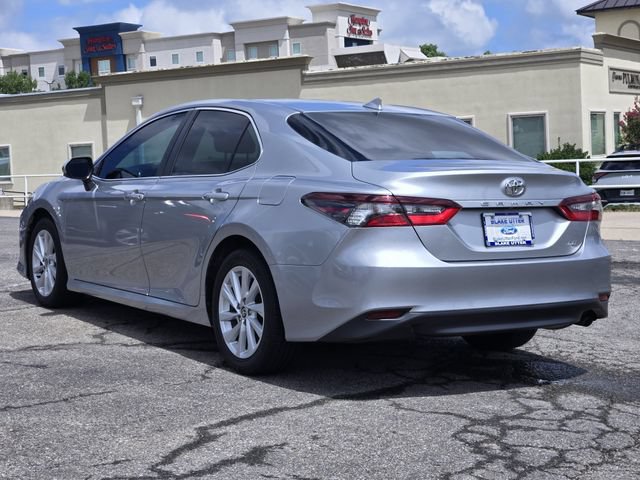 Used 2021 Toyota Camry LE FWD image 5