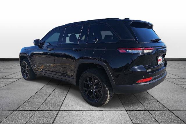 Used 2025 Jeep Grand Cherokee Altitude AWD/4WD image 7