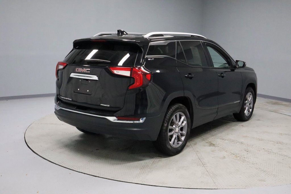 Used 2024 GMC Terrain SLT image 5