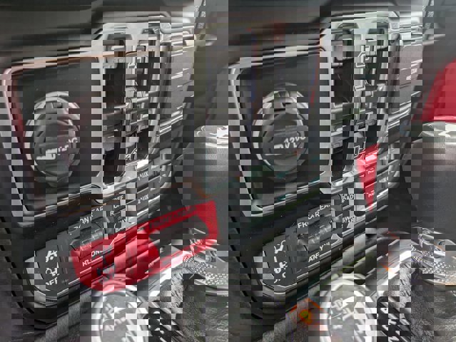 Used 2024 Jeep Wrangler Unlimited Rubicon w/ Technology Group image 23