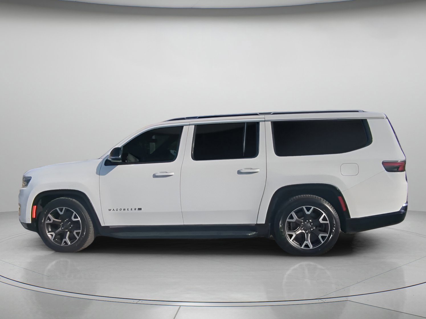 Used 2023 Jeep Wagoneer L Series III w/ Preferred Equipment Group image 8