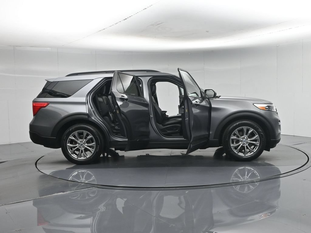 Certified 2021 Ford Explorer XLT w/ Equipment Group 202A RWD image 5