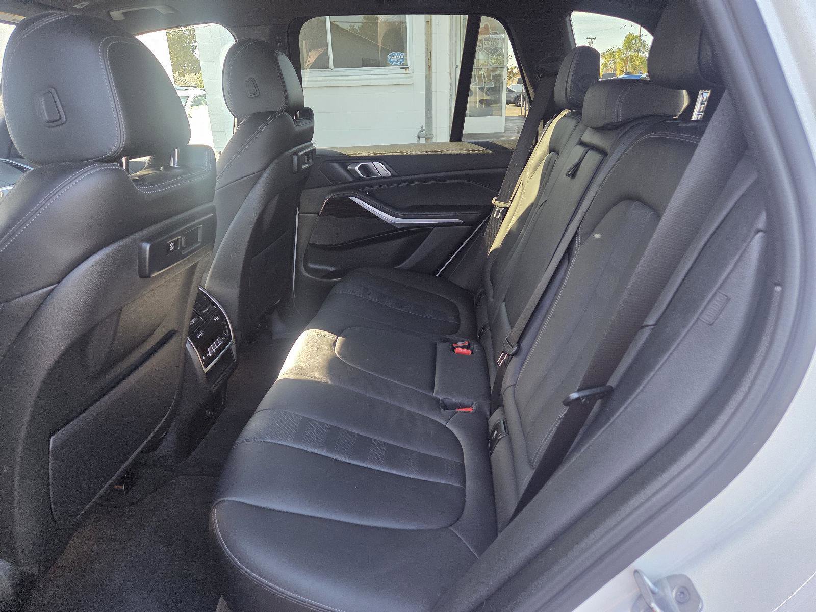 Used 2021 BMW X5 xDrive40i w/ M Sport Package image 4